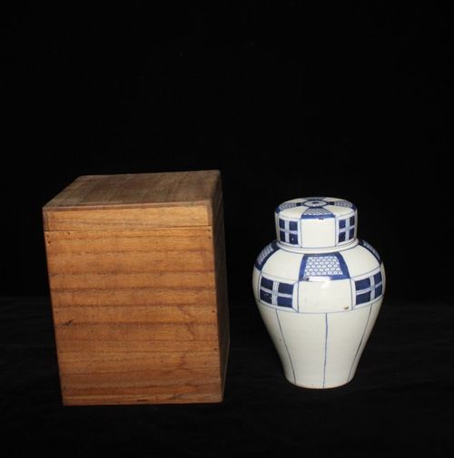 An old Imari pot 古伊万里染付市松文茶壷P082 | - Buyee日本