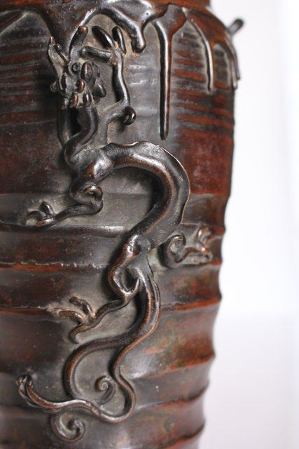 須賀月真 蝋型鋳造 雨龍紋 花入/花瓶 A copper vase by GesshinM254 | Nobiru Japanese Antiques  - Buyee, an Online Proxy Shopping Service | Shop at Nobiru Japanese Antiques