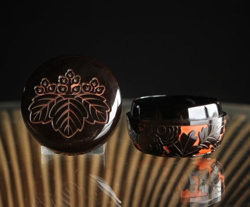 希少 銀製 楊枝入 菊紋 金工師 彫刻 29g 希少 銀製 楊枝入 菊紋 金工師 彫刻 29g