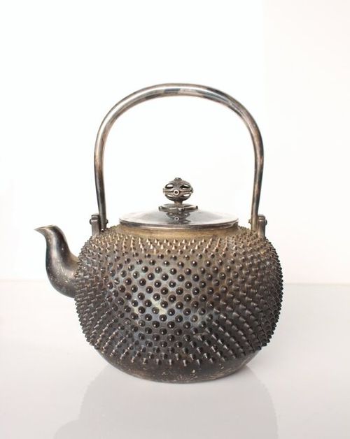 秦銀器 雪鳴 七宝繋摘 純銀霰湯沸/銀瓶 A silver tea pot