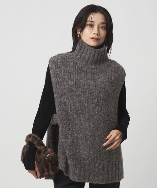 二点セット◯KEITHキースブラックウォッチチェックジャンパーアローズバッグ CHARLES & KEITH ロック&キーチェーン ハンドルトラペーズバッグ