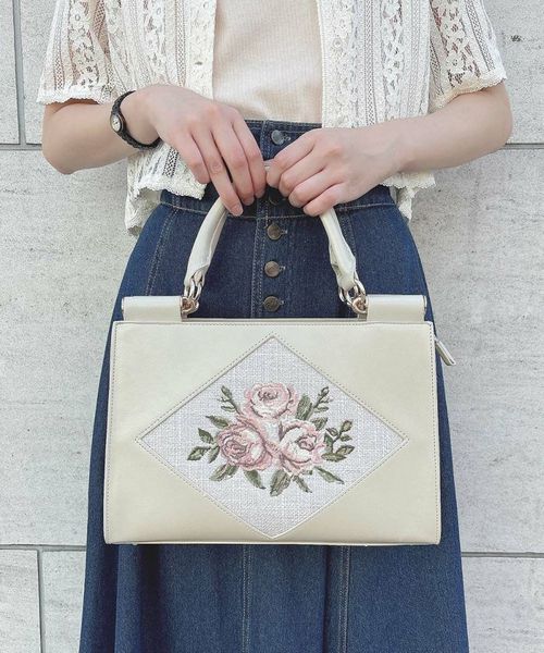 カテドラルウィンドウ フリルトートバッグ リバティ ローズエレン 手刺繍薔薇 楽天市場】リングトートバッグ ローズ A4サイズ対応