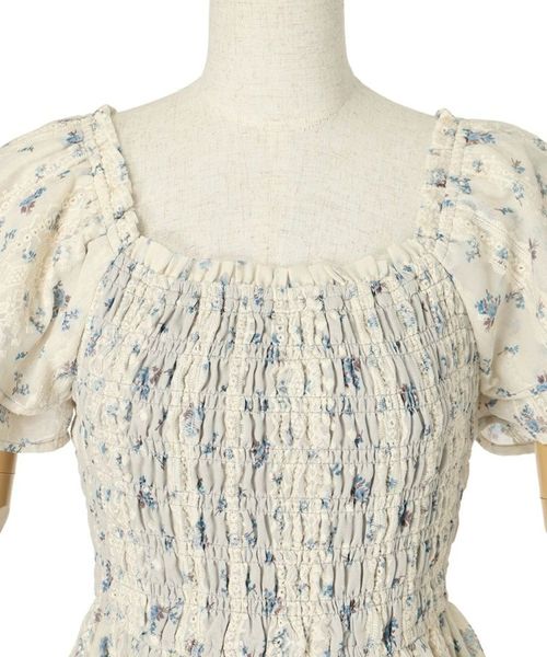 フィント フリル使い小花柄シャーリングワンピース セール】フリル使い小花柄シャーリングワンピース（ワンピース