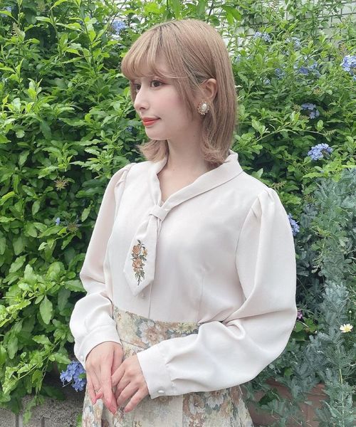 ローズ刺繍ショールカラーネクタイブラウス/an another angelus 