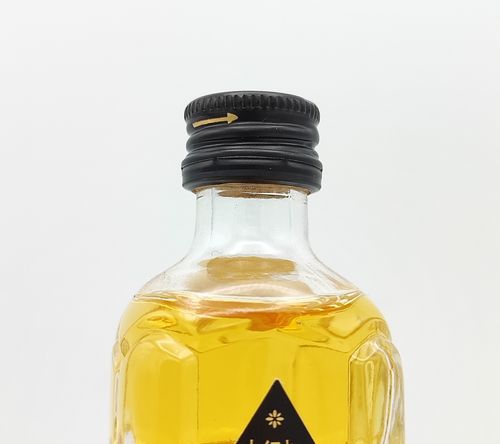 サントリー味わい旨口 黒角瓶 | Nostalgic liquor - Buyee, an