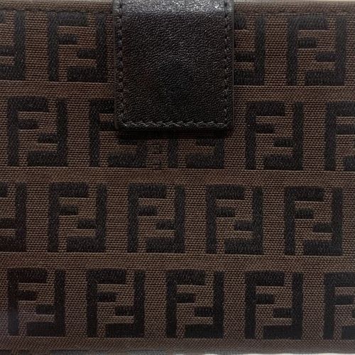 【未使用】ヴィンテージ FENDI ズッキーノ キャンバスレザー 二つ折り財布 楽天市場】【財布】FENDI フェンディ ズッキーノ 2つ折長財布 二