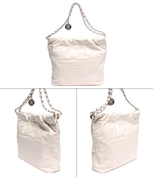 Chanel チェーンショルダーバッグ シルバー金具 ポーチ付き CHANEL 22