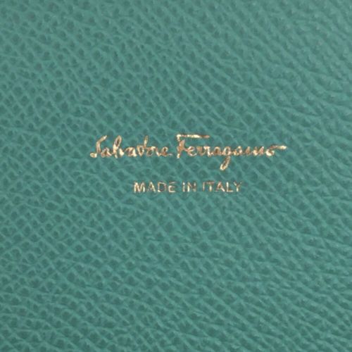 サルヴァトーレフェラガモ 長財布 ガンチーニ クロージャー 22-D150