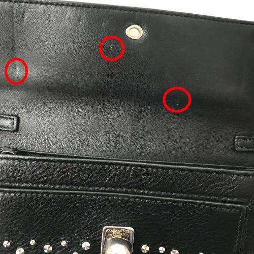 英*）様 アレキサンダーマックイーン　スカルスタッズ財布　ゴールド×ブラック Alexander McQueen - ALEXANDER McQUEEN(アレキサンダー
