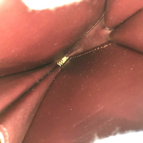 ルイヴィトン コインケース ヴェルニ ハート ロゴ ビジュー チェーン