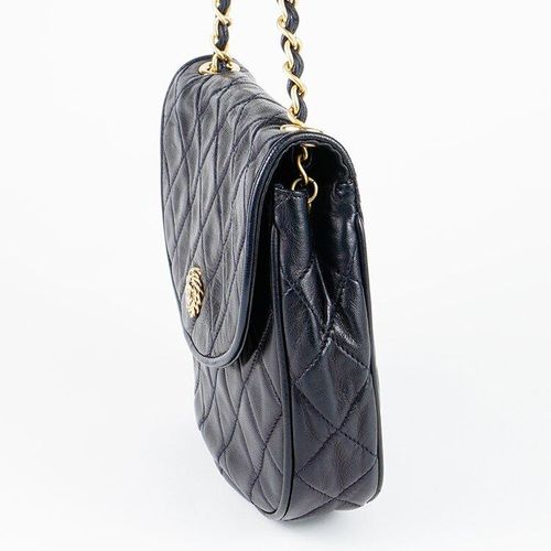 並品】CHANEL マトラッセチェーンショルダーバッグ ラムスキン