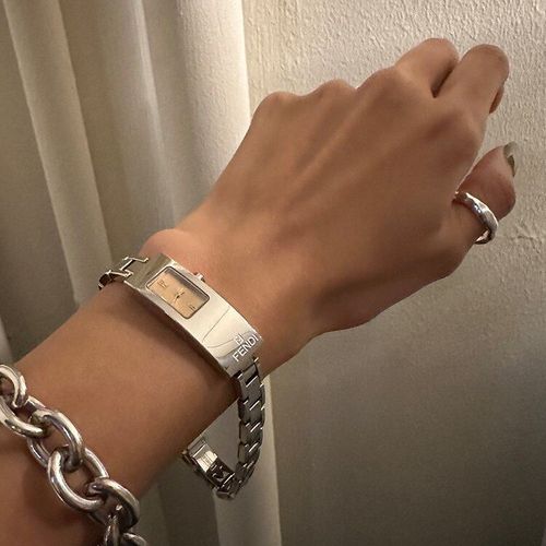 美品】FENDI ステンレススチールQZ腕時計3300L シルバー ヴィンテージ  