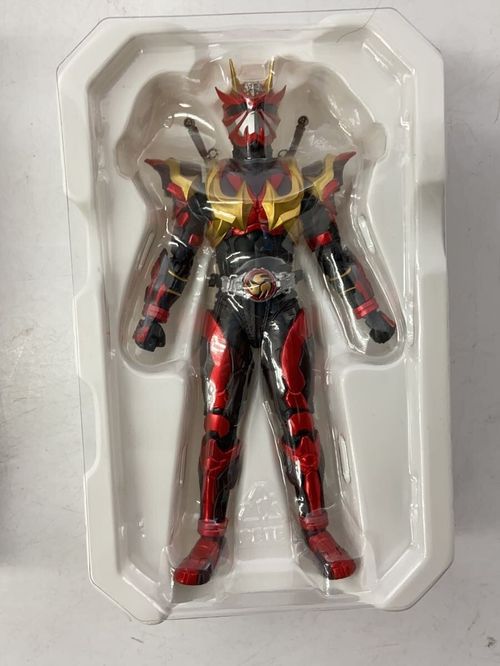 【新品未開封】真骨彫　仮面ライダー響鬼　装甲 Amazon.co.jp: S.H.Figuarts(真骨彫製法) 仮面ライダー装甲響鬼