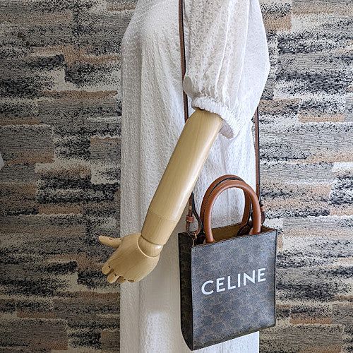 ミニバーティカルカバ コンパクトなサイズで使いやすい！CELINE ミニ バーティカル カバ