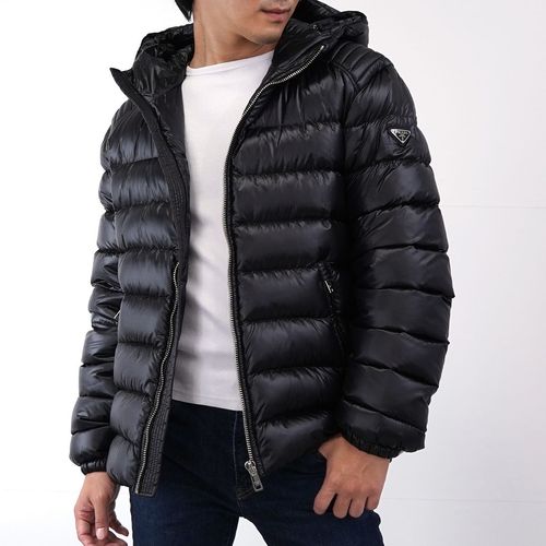 PRADA・【新品同様＋】PRADA ロゴ ダウンジャケット フード付き BLACK 