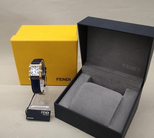 FENDI クォーツ・アナログ腕時計 クラシコ タンク | OFFモール - Buyee 
