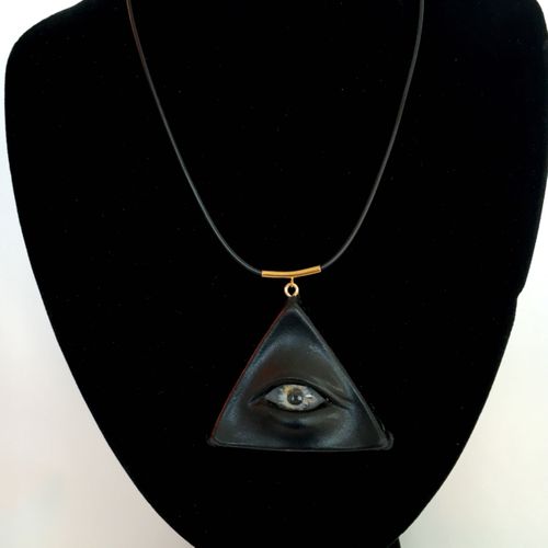 MALICIOUS.X】TRIANGLE EYE NECKLACE /BLACK (BLUE) | Village 