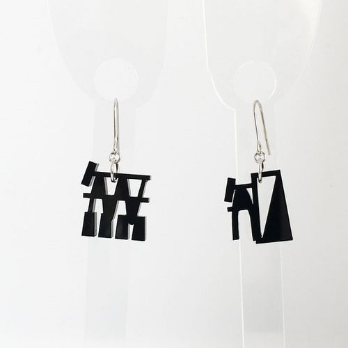 W.無色】メジェド様 エジプトピアス | - Buyee, un servizio