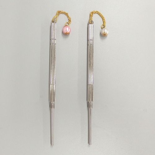 池坊☆台座付き花器・金属工芸・御玄猪 くす 剣山付属（脚付）